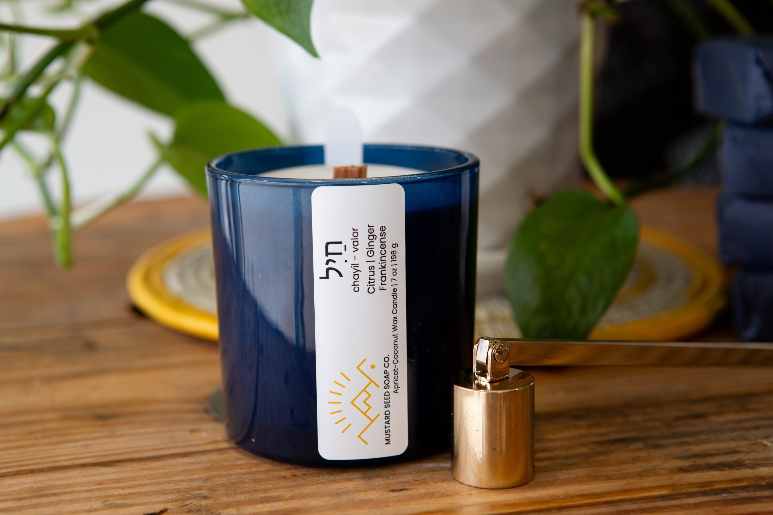 חַיִל – Chayil (valor) Glass Candle